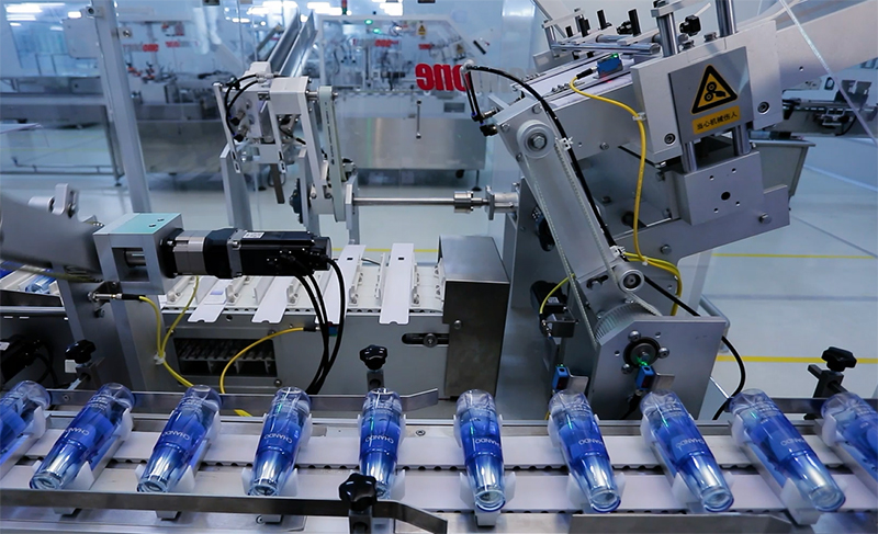 物流受阻原料瓶頸凸顯，化妝品與服裝企業迎來多重挑戰